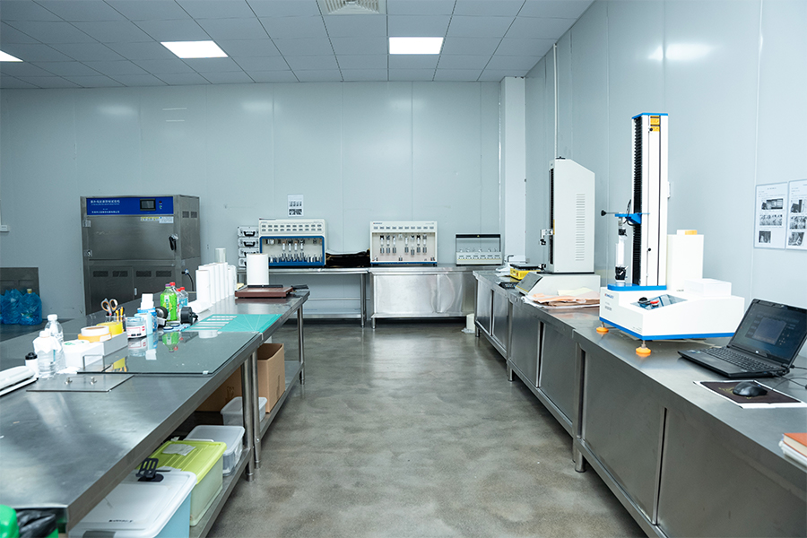 Perleťově bílá fólie laminovaná na B