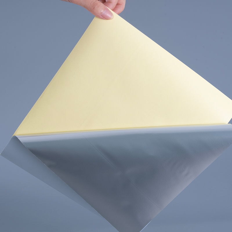 Samolepicí štítek s lesklým bílým polyesterovým PET filmem 50mic s rozpouštědlovým akrylovým lepidlem Jumbo role pro digitální tisk