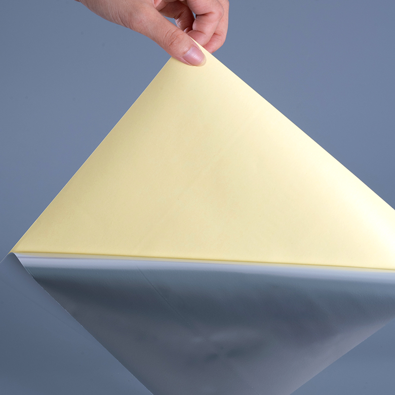 Samolepicí štítek s lesklým bílým polyesterovým PET filmem 50mic s rozpouštědlovým akrylovým lepidlem Jumbo role pro digitální tisk