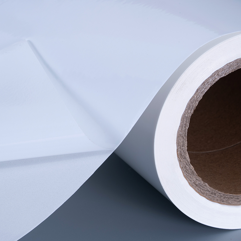 25mic lesklý PET vinylový filmový materiál štítků s akrylovým lepidlem Jumbo role pro inkoustový tisk