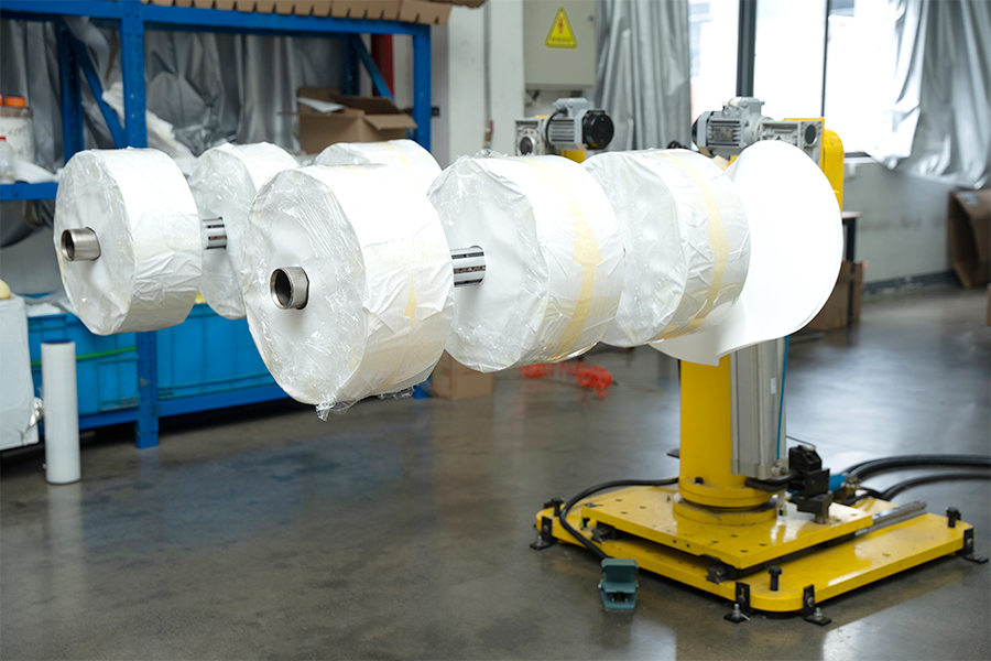 Samolepící inkoustový materiál